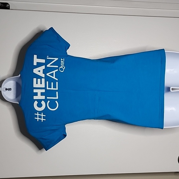 Quest Nutrition Top, Size Small, Turquoise and White, #CHEAT CLEAN Quest on Back - Picture 3 of 3